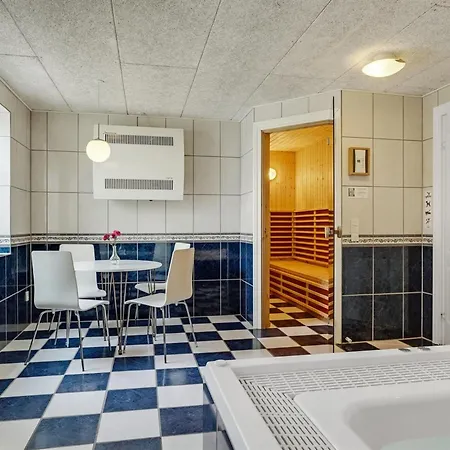 Leilighet Eini - 4-5km From The Sea By Interhome