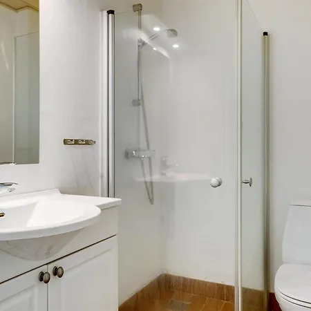 Leilighet Eini - 4-5km From The Sea By Interhome *